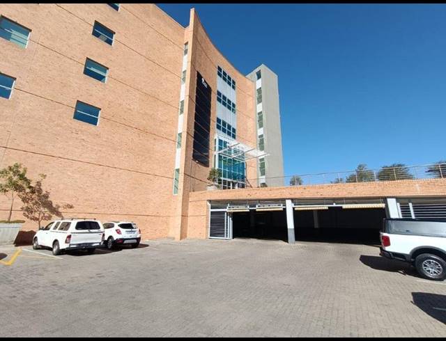 BUSINESS PROPERTY TO RENT IN CONSTANTIA KLOOF